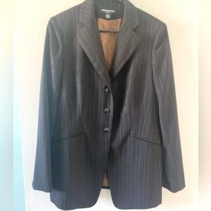 Jones New York size 10 women’s blazer. Black with silver threading.